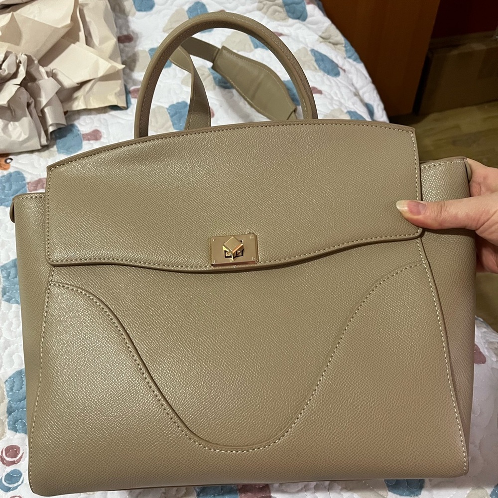Elegant Tan Handbag
